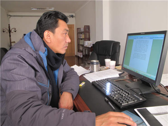 Tsering Phuntsok, director of the Ethnic Institute of the Tibet Academy of Social Sciences. (Photo by Palden Nyima/China Daily)