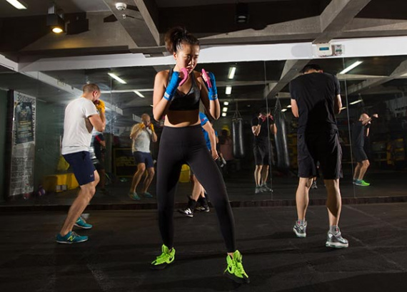 Hilary Fan says that boxing is a lot of hard work but she loves doing it. (Photo by Gao Erqiang/China Daily)