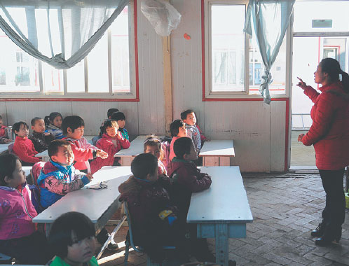 A teacher and her students at Beijing Xingzhi Experiment School in November 2012. Yin Yafei / For China Daily