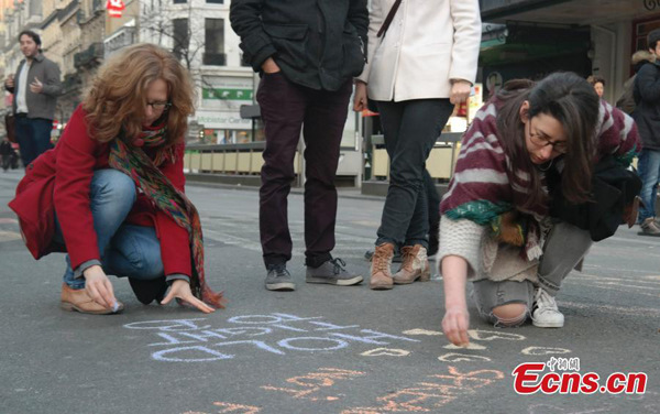 People gather around a memorial in Brussels following bomb attacks in Brussels, Belgium, March 22, 2016. (Photo: China News Service/ Shen Chen)