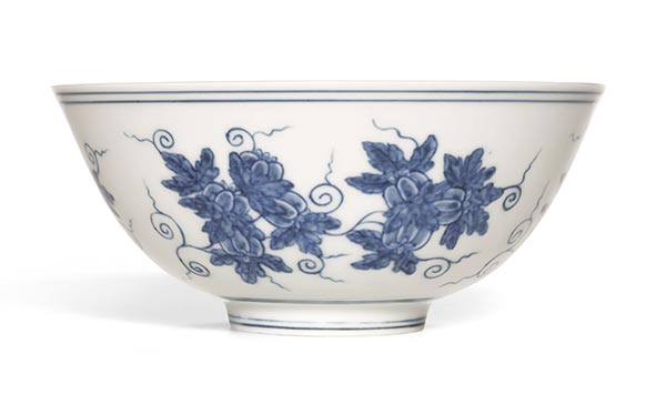 Three blue-and-white porcelains of Ming Dynasty in Pilkington's collection will be auctioned.