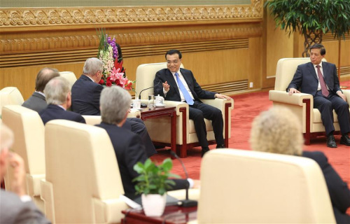 Chinese Premier Li Keqiang (back, 2nd R) meets with a delegation of U.S. senators and representatives organized by the Aspen Institute in Beijing, capital of China, March 31, 2016. (Xinhua/Ma Zhancheng)