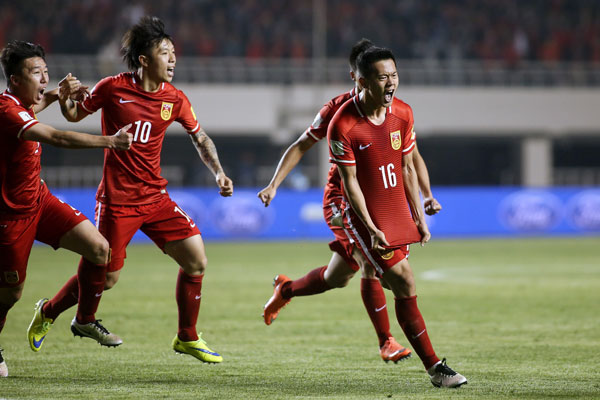Huang Bowen's opening goal in a World Cup qualifier against Qatar on March 29 helped China secure a berth in Asia's final qualifying round after 15 years. The country aims to become a world leading team by 20150, said a new plan. (Photo by Wu Zhizhao/For China Daily)
