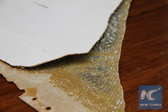 Photo taken on March 3, 2016 shows a piece of an airplane during a news conference in Maputo, capital of Mozambique. (Photo: Xinhua/Li Xiaopeng)