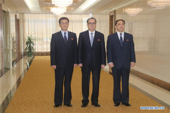 Ri Su Yong (C), member of the Political Bureau of the Central Committee of the Workers' Party of Korea, poses for a photo as he left Pyongyang, capital of the Democratic People's Republic of Korea (DPRK), May 31, 2016. Ri Su Yong on Tuesday led a delegation to China for a three-day visit. (Photo: Xinhua/Lu Rui)