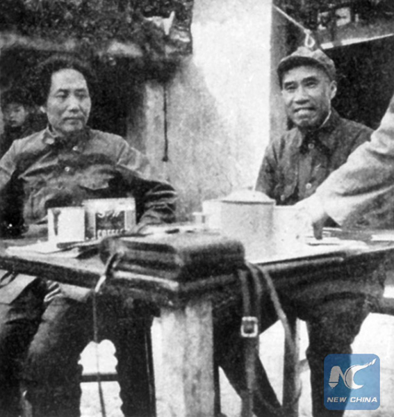 CPC leaders Mao Zedong (L) and Zhu De (R)