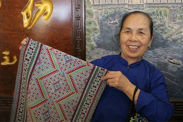 Li Tianmei showcases Dongjin in Tongdao Dong autonomous county, in Hunan province, August 30, 2016. (Photo by Wan Lijun/provided to chinadaily.com.cn)