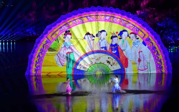 Dancers perform at the evening gala. (Photo/Xinhua)