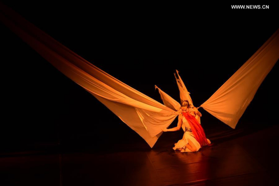 A dancer of the Beijing Modern Dance Company performs in Oath-Midnight Rain in Cairo, Egypt on Nov. 27, 2016. Egyptian audience has a great opportunity to closely experience the Chinese modern dance as a Beijing-based troupe performed on stage in Cairo Sunday. (Photo: Xinhua/Zhao Dingzhe)