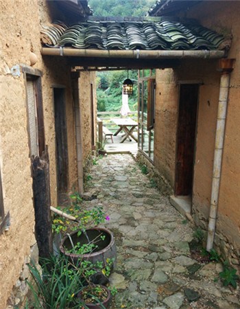 An abandoned cowshed in Youtian has been restored and turned into a countryside inn. (WANG KAIHAO/CHINA DAILY)