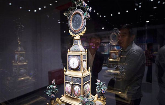 A piece of treasure from the Yangxin Dian is on display at the Capital Museum in Beijing, Sept 27, 2016. (Photo/Xinhua)