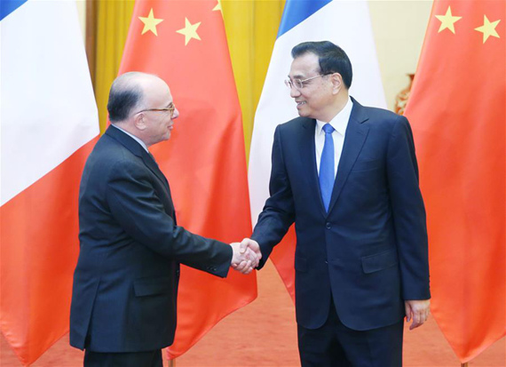 Chinese Premier Li Keqiang (R) shakes hands with French Prime Minister Bernard Cazeneuve in Beijing, capital of China, Feb. 21, 2017. (Xinhua/Yao Dawei)