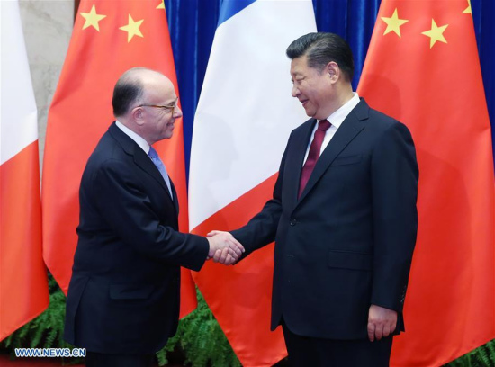 Chinese President Xi Jinping (R) meets with French Prime Minister Bernard Cazeneuve in Beijing, capital of China, Feb. 22, 2017. (Xinhua/Yao Dawei)