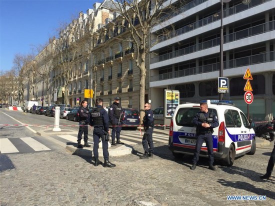 Policemen block the access to the International Monetary Fund (IMF) office after an explosion in central Paris, France, on March 16, 2017. (Xinhua/Han Bing)