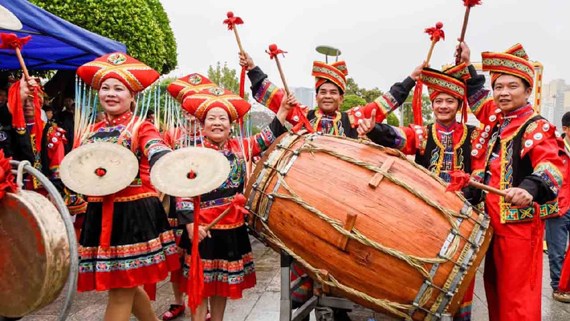 Zhuang people in Guangxi celebrate San-Yue-San Festival. (Photo/CGTN)