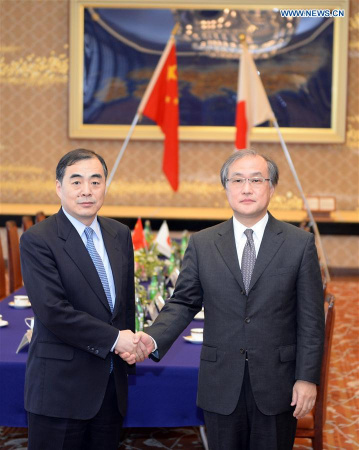 Kong Xuanyou (L), China's assistant foreign minister, holds a regular meeting with Takeo Akiba, Japan's deputy foreign minister, in Tokyo, Japan, on April 4, 2017. (Xinhua/Ma Ping)