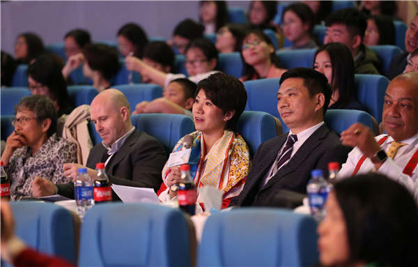 Judges listen to college candidates' speeches during the 21st Century National English Speaking Competition. (Photo by Zou Hong/China Daily)