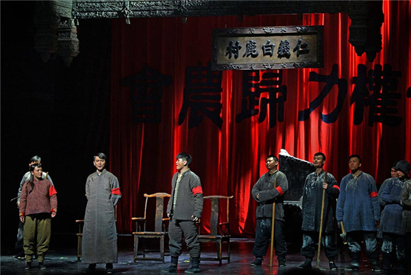 The Shaanxi People's Art Theater's rendition of Bai Lu Yuan features impressive stage sets that are reflective of real-life Shaanxi society. The music is inspired by the traditional Qinqiang Opera. (Photo provided to China Daily)