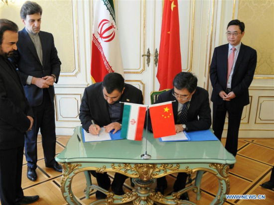 Representatives from China and Iran sign the first commercial contract to redesign Iran's Arak heavy water reactor in Vienna, Austria, on April 23, 2017.  (Xinhua/Wang Tengfei)