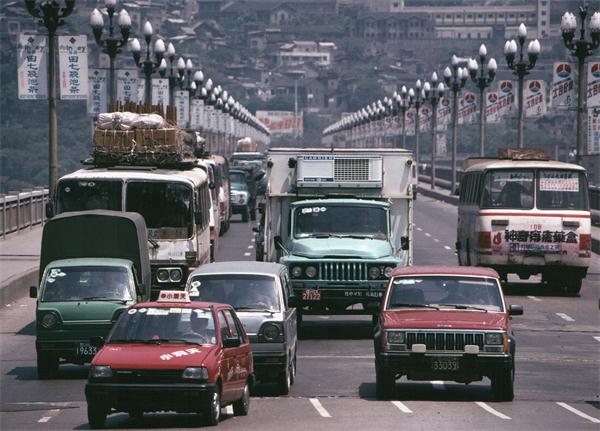 Chongqing Changjiang Bridge 1994. (Photo taken by Bruce Connolly)