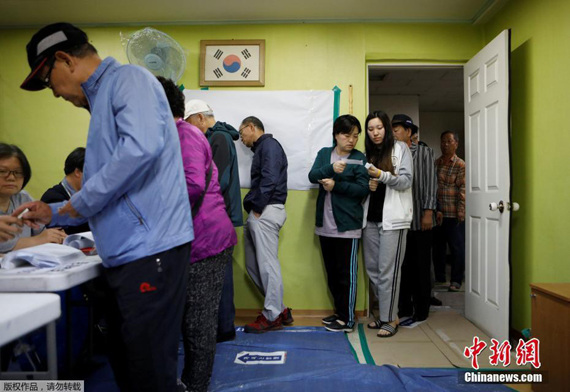 South Koreans begin to vote to pick a new president, May 9, 2017. (Photo/China News Service)