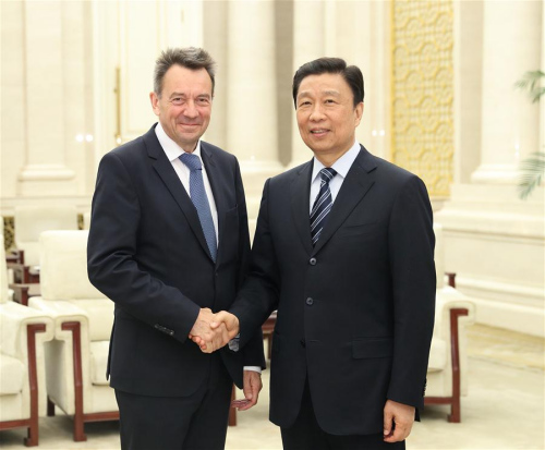 Chinese Vice President Li Yuanchao meets with President of the International Committee of the Red Cross (ICRC) Peter Maurer in Beijing, capital of China, May 15, 2017. (Xinhua/Wang Ye)