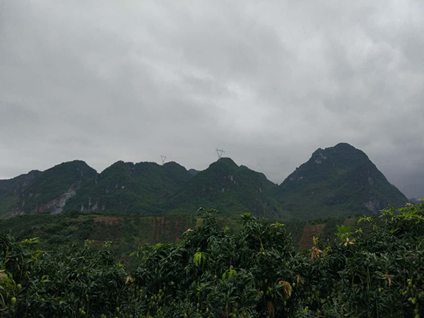 Villagers in Shangxing used to live deep in the rocky mountains. (Photo by Ma Chi/chinadaily.com.cn)