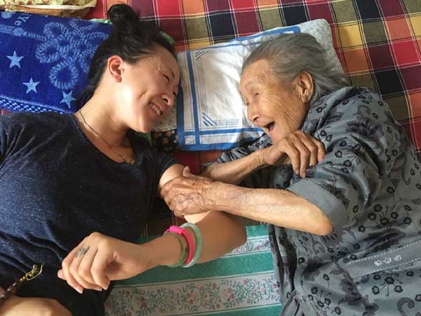 Tiffany Hsiung (left), writer and director of The Apology, and Grandma Cao at Cao's home last year. Provided to China Daily