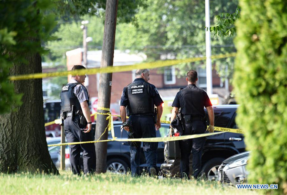 Policemen work at the site of the gunshot at Eugene Simpson Stadium Park in Alexandria, Virginia state, the United States, on June 14, 2017.  (Xinhua/Yin Bogu)