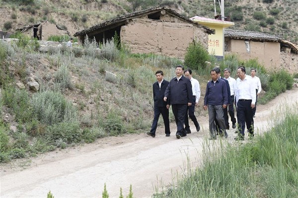 Chinese President Xi Jinping (2nd L) inspects on poverty-relief work in Zhaojiawa Village of Kelan County in Xinzhou City, north China's Shanxi Province, June 21, 2017. Xi had a three-day inspection tour in Shanxi from Wednesday. (Xinhua/Li Xueren)