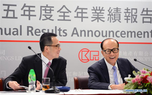 Photo taken on March 17, 2016 shows Hong Kong tycoon Li Ka-shing (R) attending a news conference to announce his CK Hutchison Holdings company's annual results in Hong Kong, south China. Li had an exclusive interview with Xinhua News Agency lately as the 20th anniversary of Hong Kong's return to China is drawing near. (Xinhua/Qin Qing)