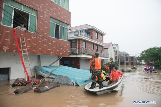 Rescuers transfer affected people in Xiangxi Township in Lanxi City, east China's Zhejiang Province, June 26, 2017. (Xinhua/Weng Xinyang)