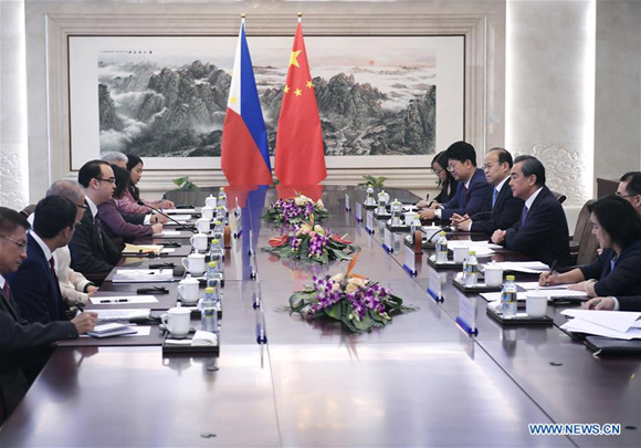 Chinese Foreign Minister Wang Yi holds talks with Philippine Foreign Secretary Alan Peter Cayetano in Beijing, capital of China, June 29, 2017. (Xinhua/Yan Yan)