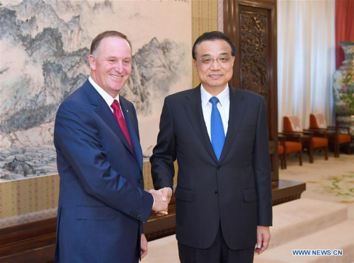 Chinese Premier Li Keqiang meets with New Zealand's former Prime Minister John Key in Beijing, capital of China, July 20, 2017. (Xinhua/Zhang Duo)