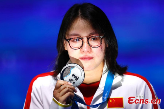 China's Fu Yuanhui poses with her medal after the women's 50m backstroke final at the 17th FINA World Championships in Budapest, Hungary on July 27, 2017. (Photo: China News Service/Fu Tian)