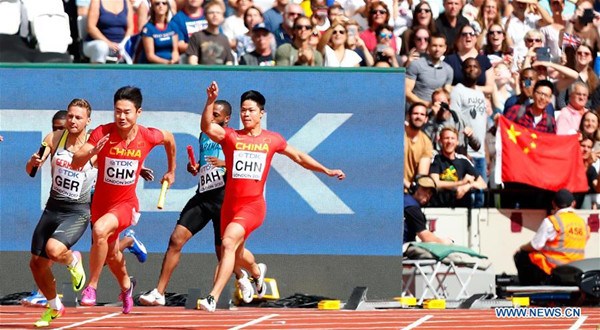 Zhang Peimeng (3rd L) and Su Bingtian (5th L) of Team China are seen during Men's 4x100m Relay Heats on Day 9 of the 2017 IAAF World Championships at London Stadium in London, Britain, on Aug. 12, 2017. (Xinhua/Wang Lili)