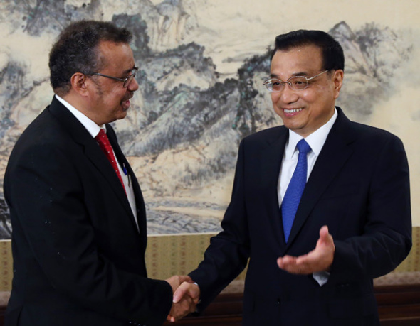 Premier Li Keqiang meets with WHO Director-General Tedros Adhanom Ghebreyesus on Friday in Beijing. Tedros, elected to the position in May, said he was impressed with the healthcare reforms in China. (Photo: China Daily/Wu Zhiyi