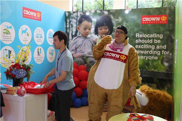 Visitors can meet representatives from companies from various sectors including food and beverage, education, health, finance and investment.[Photo:chinadaily.com.cn/Gao Erqiang)