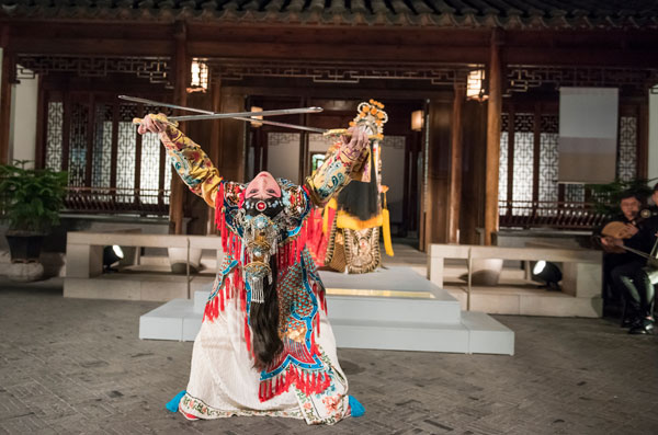 Dress rehearsal of Peking Opera Farewell My Concubine was taken place at the Metropolitan Museum of Arts in New York on Thursday night.PROVIDED TO CHINA DAILY