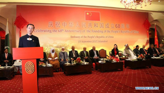 Chinese Ambassador to Pakistan Sun Weidong (L, front) delivers a speech at a reception to celebrate the 68th anniversary of the founding of the People's Republic of China in Islamabad, capital of Pakistan, on Sept. 25, 2017. (Xinhua/Ahmad Kamal)