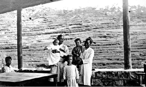 A 1912 photo taken at the house of missionary A. W. Billing in Guling, which was known as Kuliang at the time. Billing's children are at center stage. China Daily