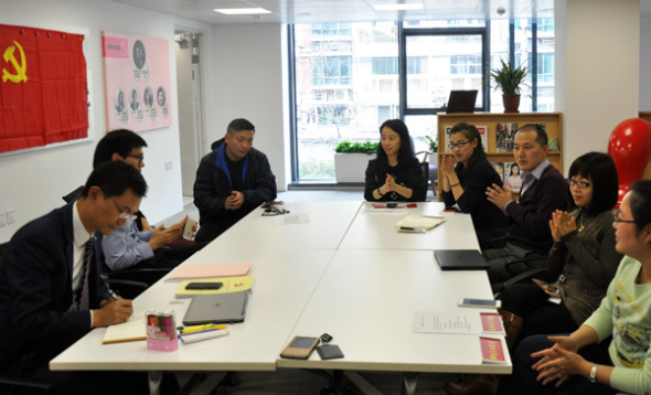 The Party group at Mary Kay, a direct-sales cosmetics retailer from the United States, holds a meeting to welcome new Party members at the company's headquarters in Shanghai. (Photo/China Daily)