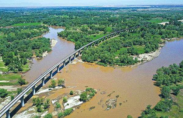 The Irtysh River in the northen Xinjiang Uygur autonomous region is the only river in China that leads to the Arctic Ocean.(Photo:China Daily/Hu Huhu)