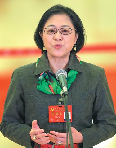 Lu Li-an answers media questions during last month's 19th National Congress of the Communist Party of China. (Yin Gang/XinHhua)