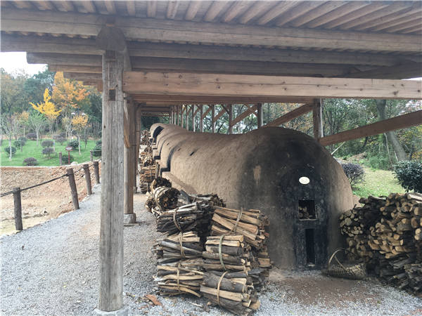 Replica of a dragon kiln at the Shanglin Lake park. (Photo by Wang Kaihao/China Daily)