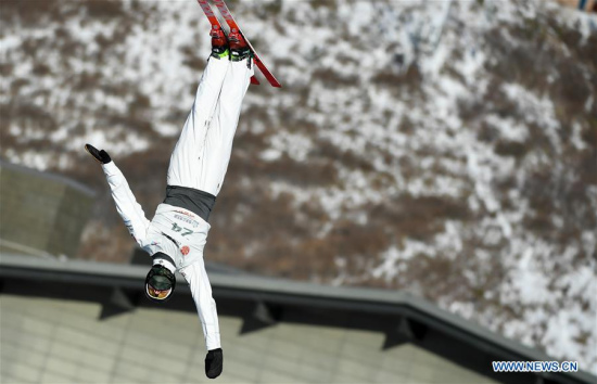 Lewis Irving of Canada competes during the men's singles freestyle final match of FIS Men Ski Cross World Cup in Zhangjiakou, north China's Hebei Province, Dec. 16, 2017. (Xinhua/Wang Haofei)