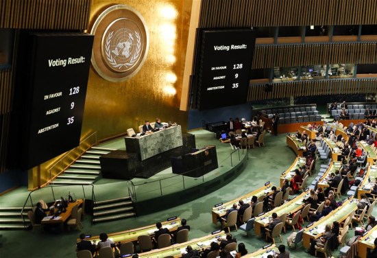 Photo taken on Dec. 21, 2017 shows the voting result of a United Nations General Assembly resolution on the status of Jerusalem during a rare emergency special session at the UN headquarters in New York. (Xinhua/Wang Ying)