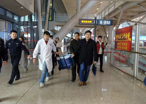 The donated lungs are en route from Beijing to Wuhan, Hubei province, on Thursday. (Photo provided to chinadaily.com.cn)