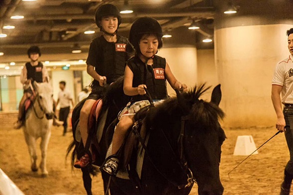 Young riders encourage each other and become good friends. (Photo provided to chinadaily.com.cn)