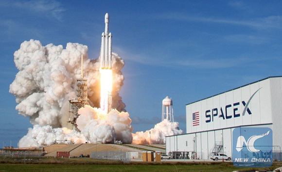 A SpaceX Falcon Heavy rocket lifts off from historic launch pad 39-A at the Kennedy Space Center in Cape Canaveral, Florida, U.S., February 6, 2018. (Xinhua/Agencies)